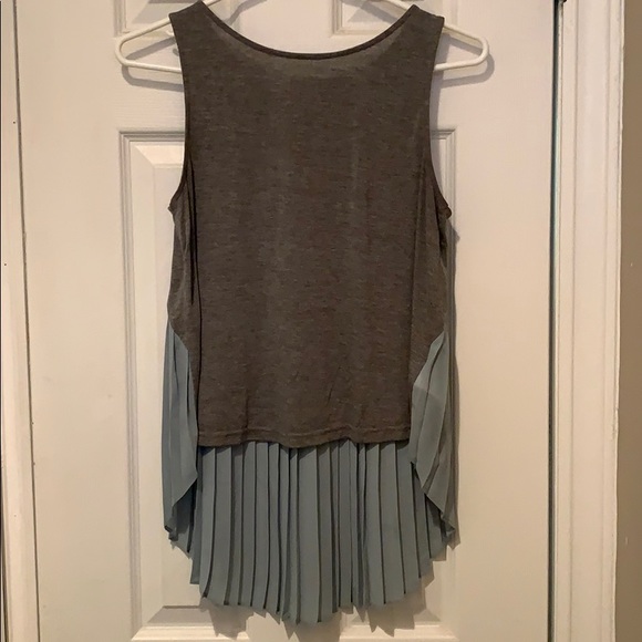 Urban Outfitters cropped tank w pleated detail - Picture 1 of 2